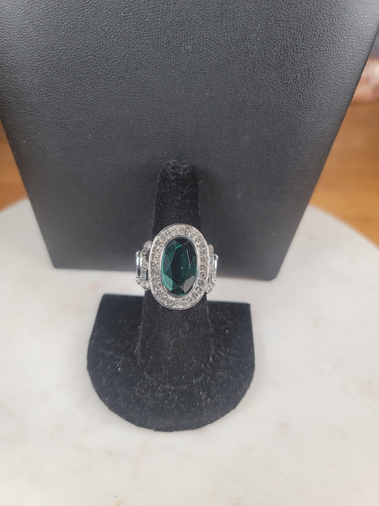 paparazzi Jewelry - paparazzi Emerald Oval Crystal Ring in Silver Tone